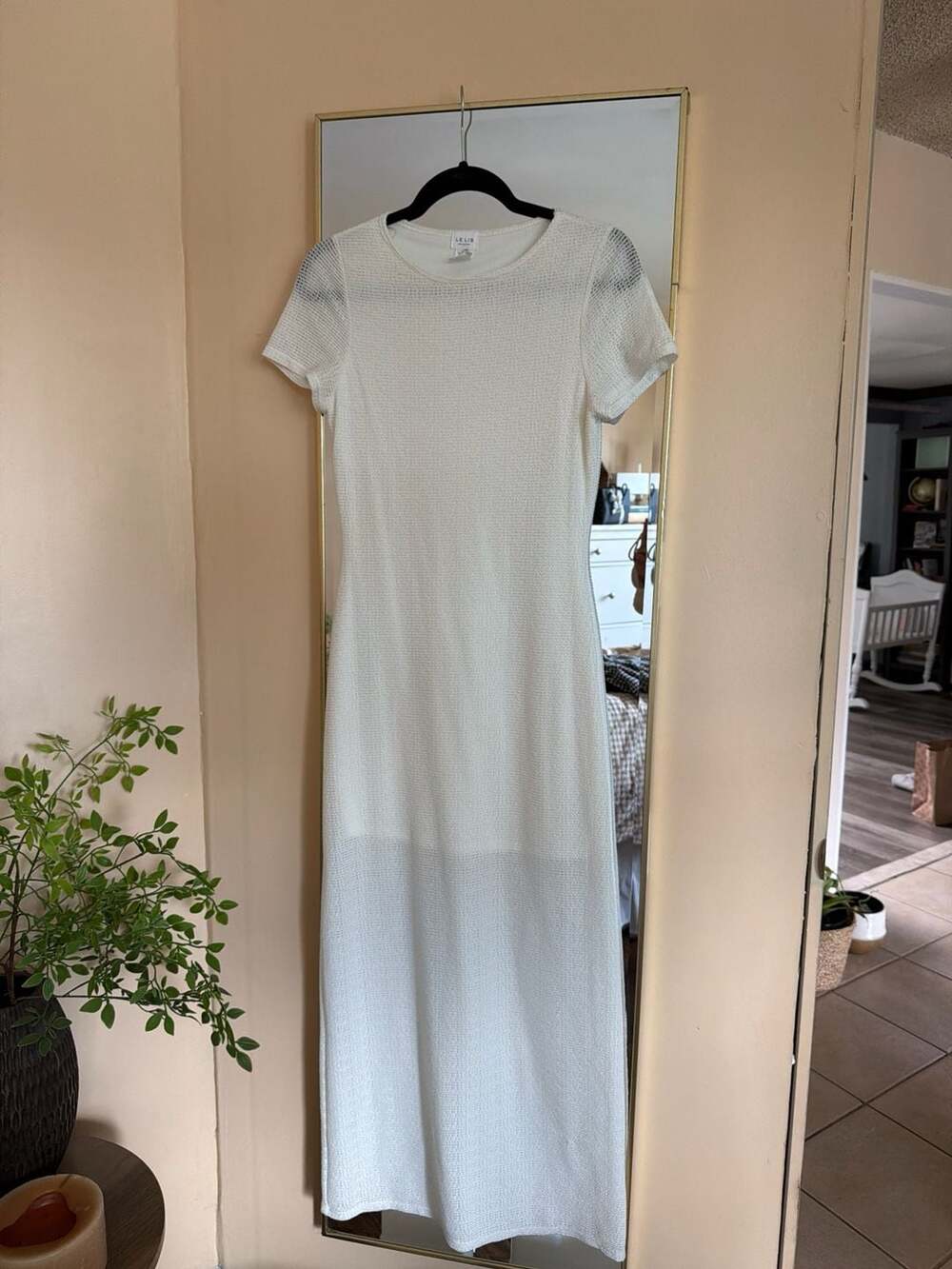 Le Lis White Textured Knit Short Sleeve Maxi Dress